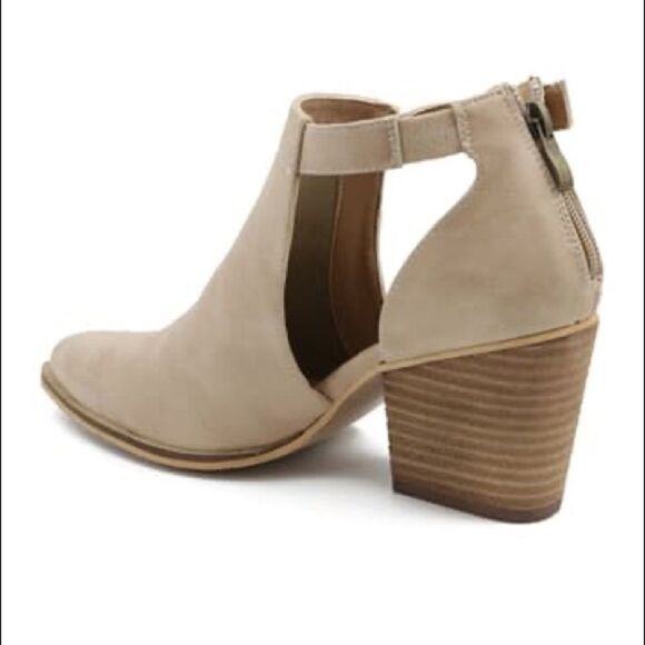 Catherine Malandrino Fimby Pointed Toe - Picture 2 of 11